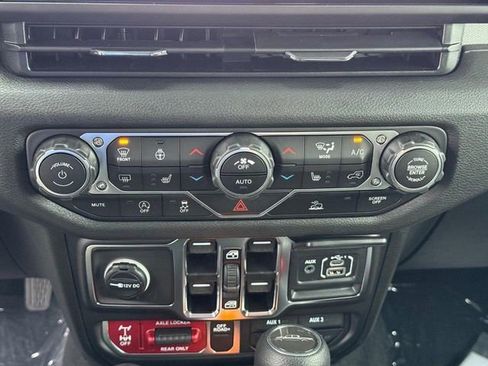 New 2025 Jeep Gladiator Willys image 26