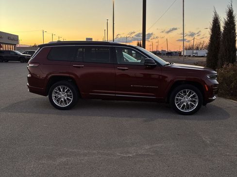 Used 2021 Jeep Grand Cherokee L Summit w/ Luxury Tech Group V image 12