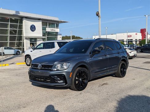 Certified 2021 Volkswagen Tiguan SE R-Line image 2