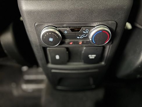 Used 2022 Ford Explorer Platinum image 23