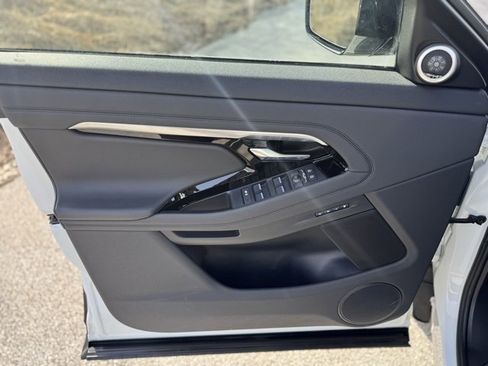 Used 2023 Land Rover Range Rover Evoque R-Dynamic SE image 9