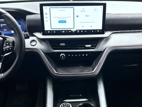 Used 2025 Ford Explorer ST-Line w/ ST-Line Street Pack image 13