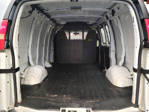Used 2011 Chevrolet Express 2500 image 14