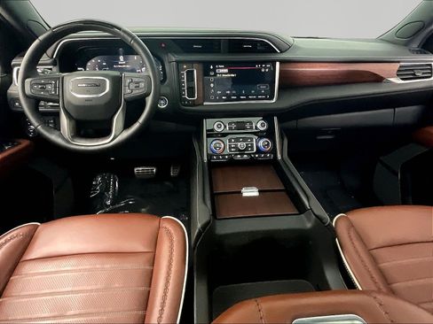 Used 2024 GMC Yukon Denali Ultimate AWD/4WD image 7