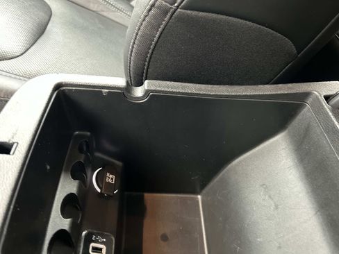 Used 2015 Mercedes-Benz C 400 4MATIC image 35