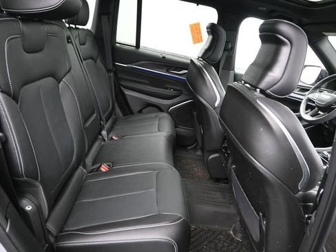 Used 2023 Jeep Grand Cherokee Overland w/ Luxury Tech Group IV AWD/4WD image 8