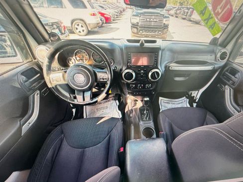 Used 2014 Jeep Wrangler Unlimited Rubicon AWD/4WD image 15