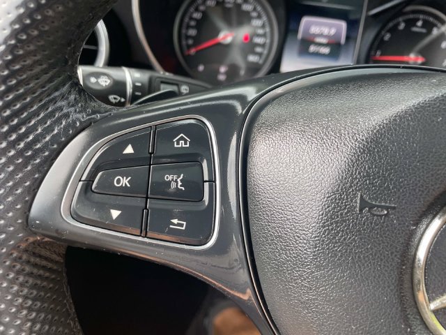 Used 2019 Mercedes-Benz GLC 300 4MATIC image 32