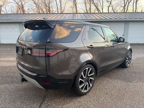 Used 2024 Land Rover Discovery Metropolitan Edition image 5