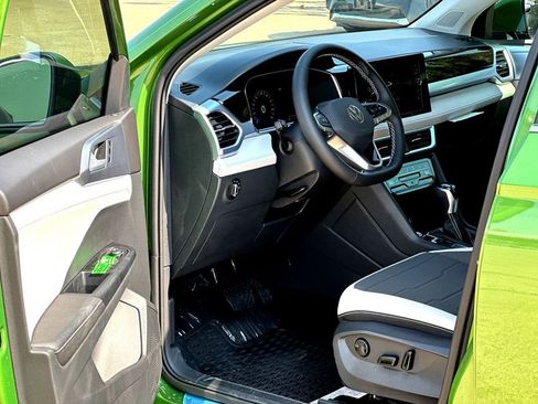 New 2025 Volkswagen Taos SE image 10