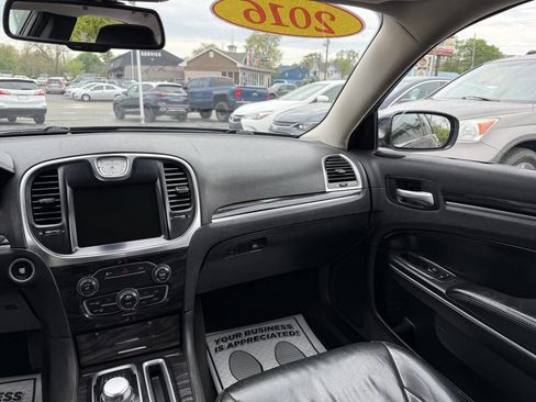 Used 2016 Chrysler 300 Limited RWD image 13