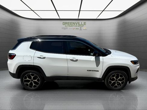 Used 2026 Jeep Compass Limited AWD/4WD image 4