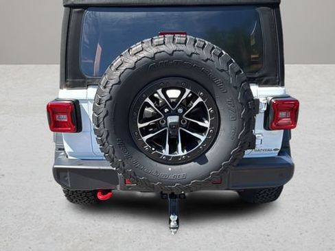 Used 2024 Jeep Wrangler Unlimited Rubicon w/ XTREMEE 35" Tire Package AWD/4WD image 11