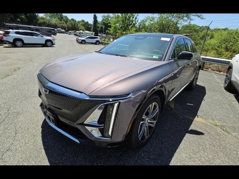Used 2025 Cadillac Lyriq Luxury AWD/4WD image 3