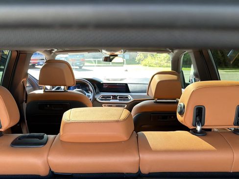 Used 2019 BMW X5 xDrive50i w/ M Sport Package image 19