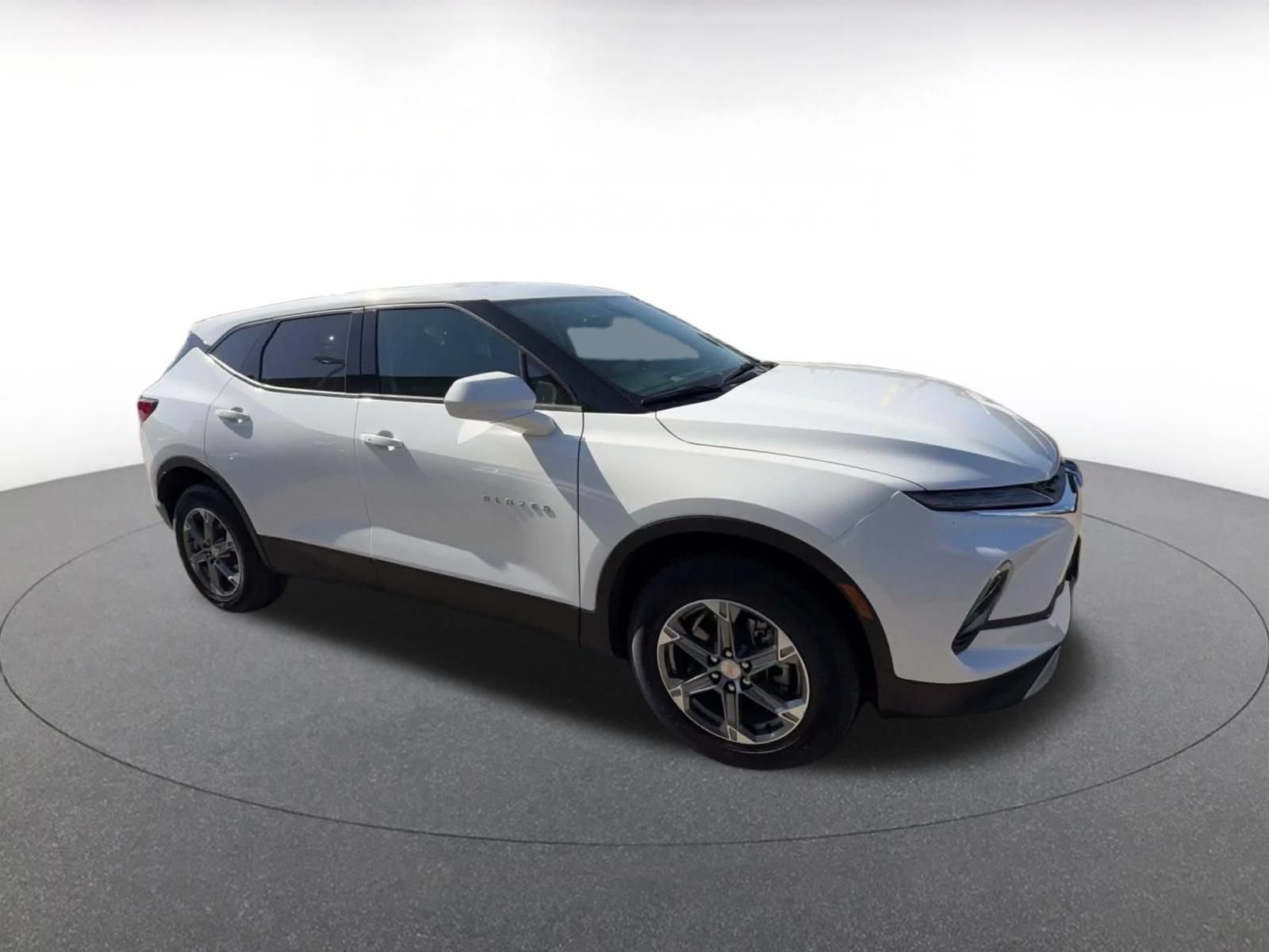 Used 2026 Chevrolet Blazer LT AWD/4WD image 2