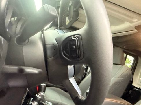 Used 2025 Jeep Wrangler Unlimited Sahara w/ Safety Group AWD/4WD image 14