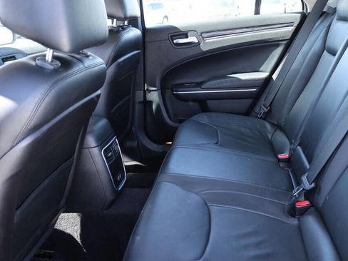 Used 2016 Chrysler 300 Limited image 17