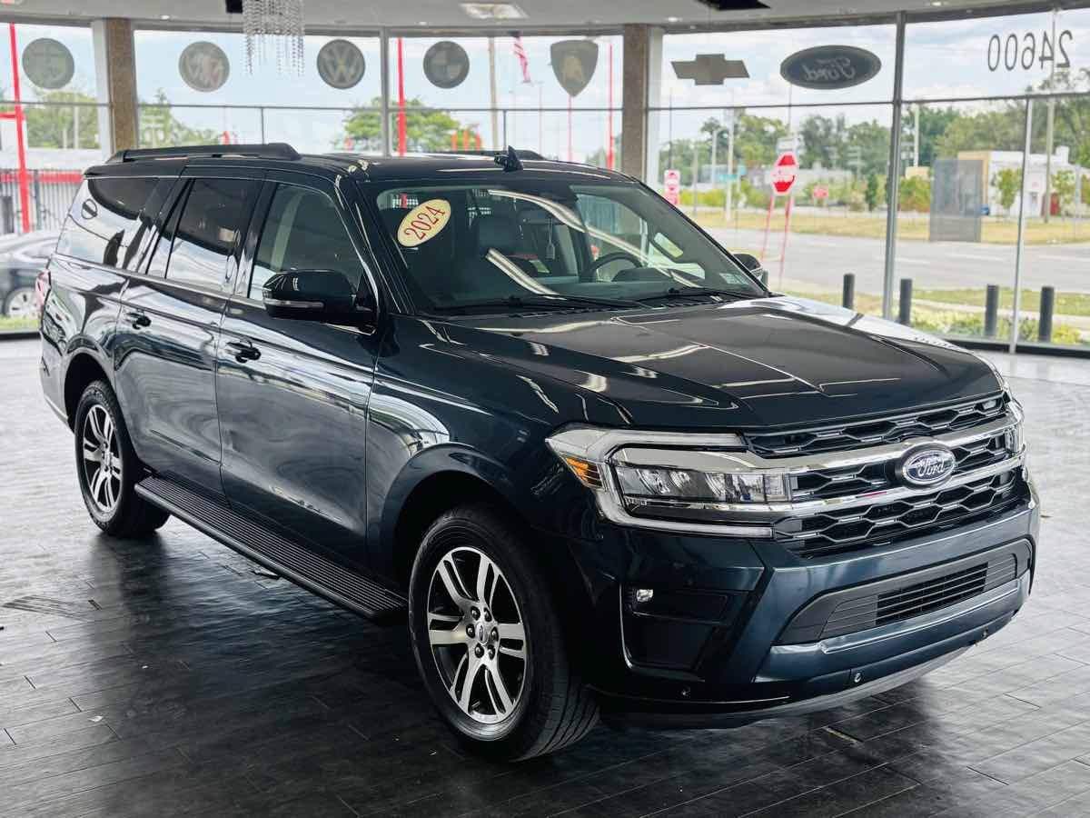 Used 2024 Ford Expedition Max XLT AWD/4WD image 1