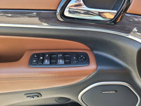 Used 2020 Jeep Grand Cherokee Overland image 25