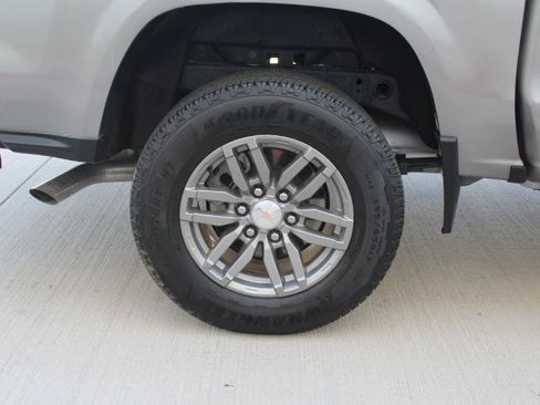 Used 2025 Chevrolet Colorado LT w/ LT Convenience Package RWD image 33