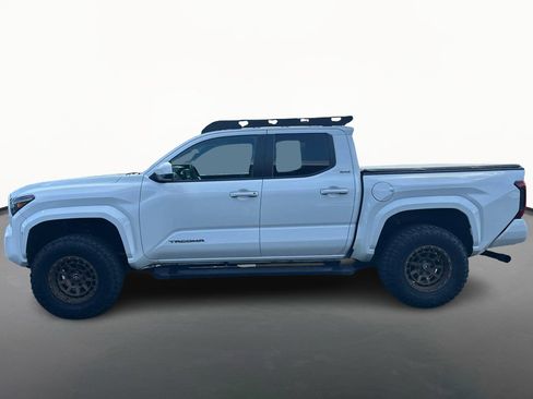 Used 2024 Toyota Tacoma SR5 AWD/4WD image 6