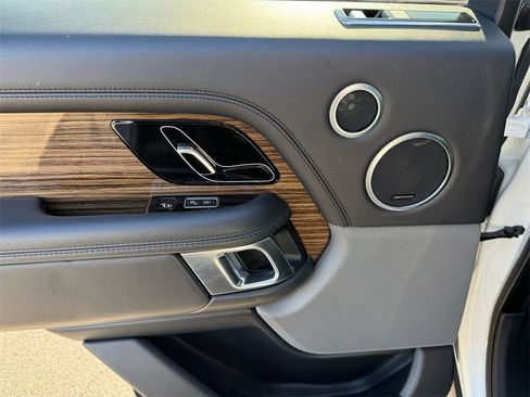 Used 2018 Land Rover Range Rover HSE image 17