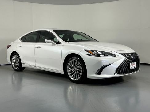 Used 2022 Lexus ES 300h w/ Luxury Package FWD image 1