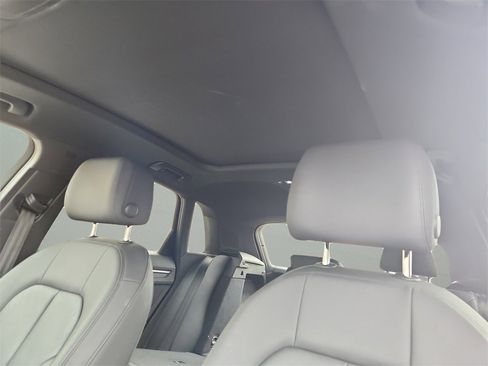 Used 2020 Audi Q3 2.0T Premium image 11