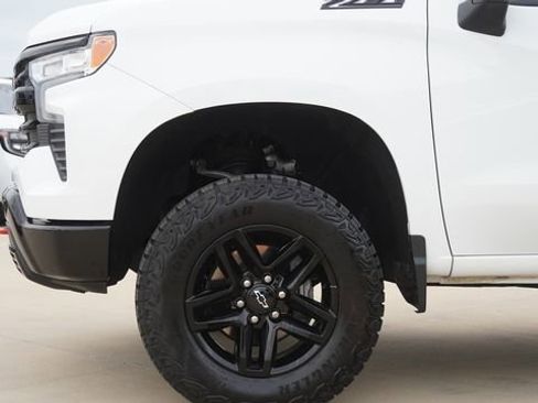 Used 2026 Chevrolet Silverado 1500 LT Trail Boss w/ LPO, Dark Essentials Package AWD/4WD image 5