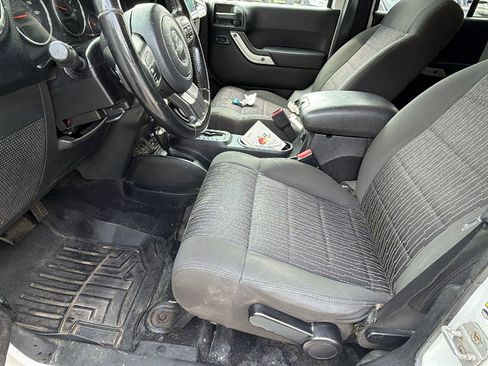 Used 2011 Jeep Wrangler Unlimited Sahara AWD/4WD image 16