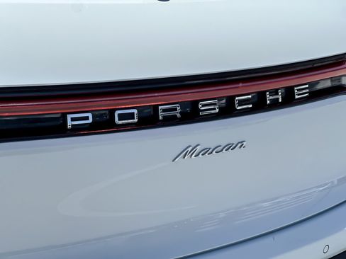 Used 2026 Porsche Macan AWD/4WD image 27