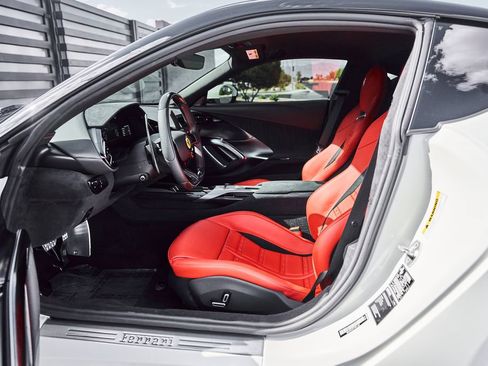 Used 2025 Ferrari 12Cilindri RWD image 29