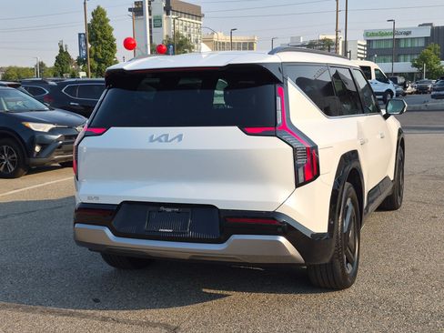 Used 2024 Kia EV9 Land AWD/4WD image 3