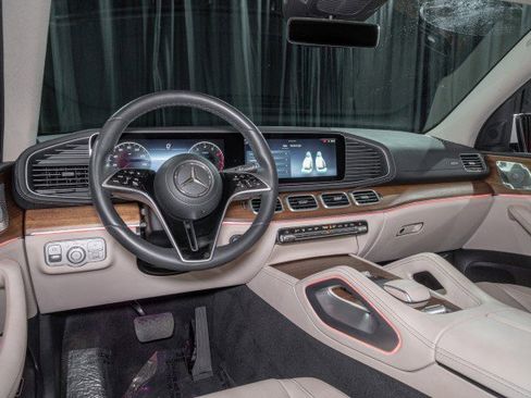 Used 2024 Mercedes-Benz GLS 450 4MATIC image 18