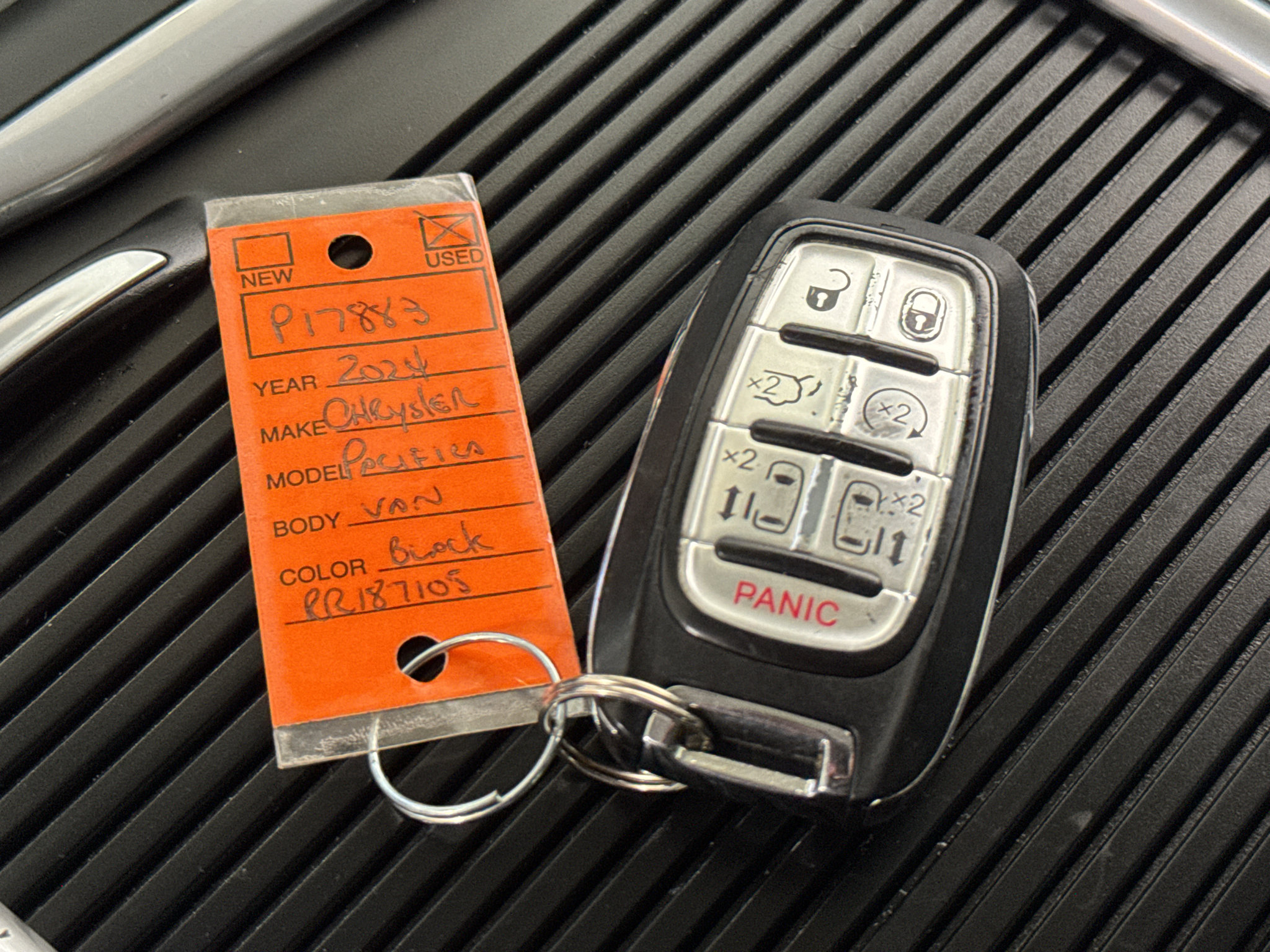 Used 2024 Chrysler Pacifica Touring-L FWD image 41