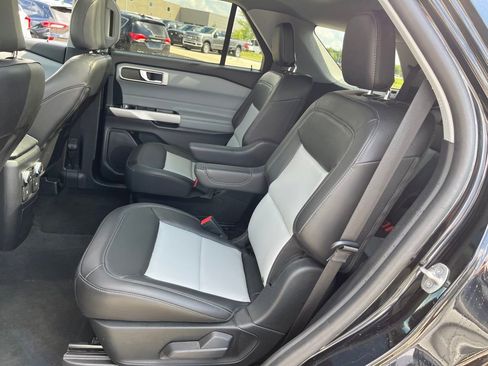 Used 2022 Ford Explorer XLT w/ Equipment Group 202A image 24