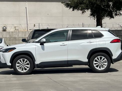 Used 2024 Toyota Corolla Cross LE image 6