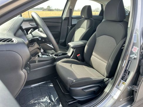 Used 2024 Kia Forte LXS image 11