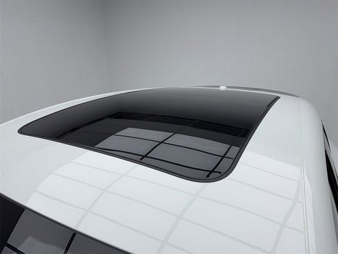 Used 2025 Porsche Macan Turbo image 13