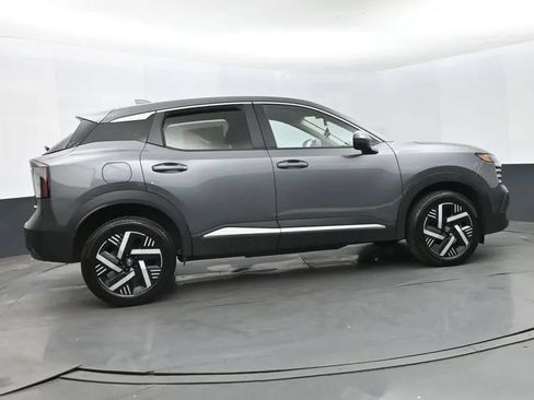 Used 2025 Nissan Kicks SV FWD image 4