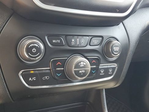 Used 2022 Jeep Cherokee Trailhawk w/ Sun, Sound & Nav Group AWD/4WD image 23