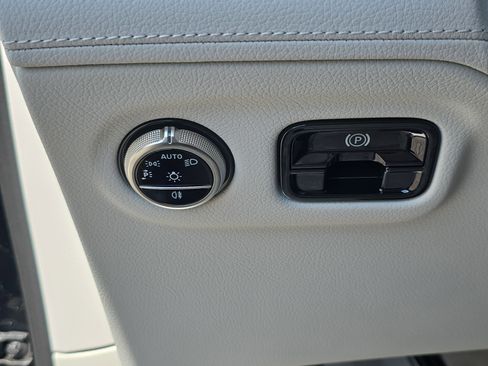 New 2026 Mercedes-Benz EQE 320 4MATIC SUV image 25