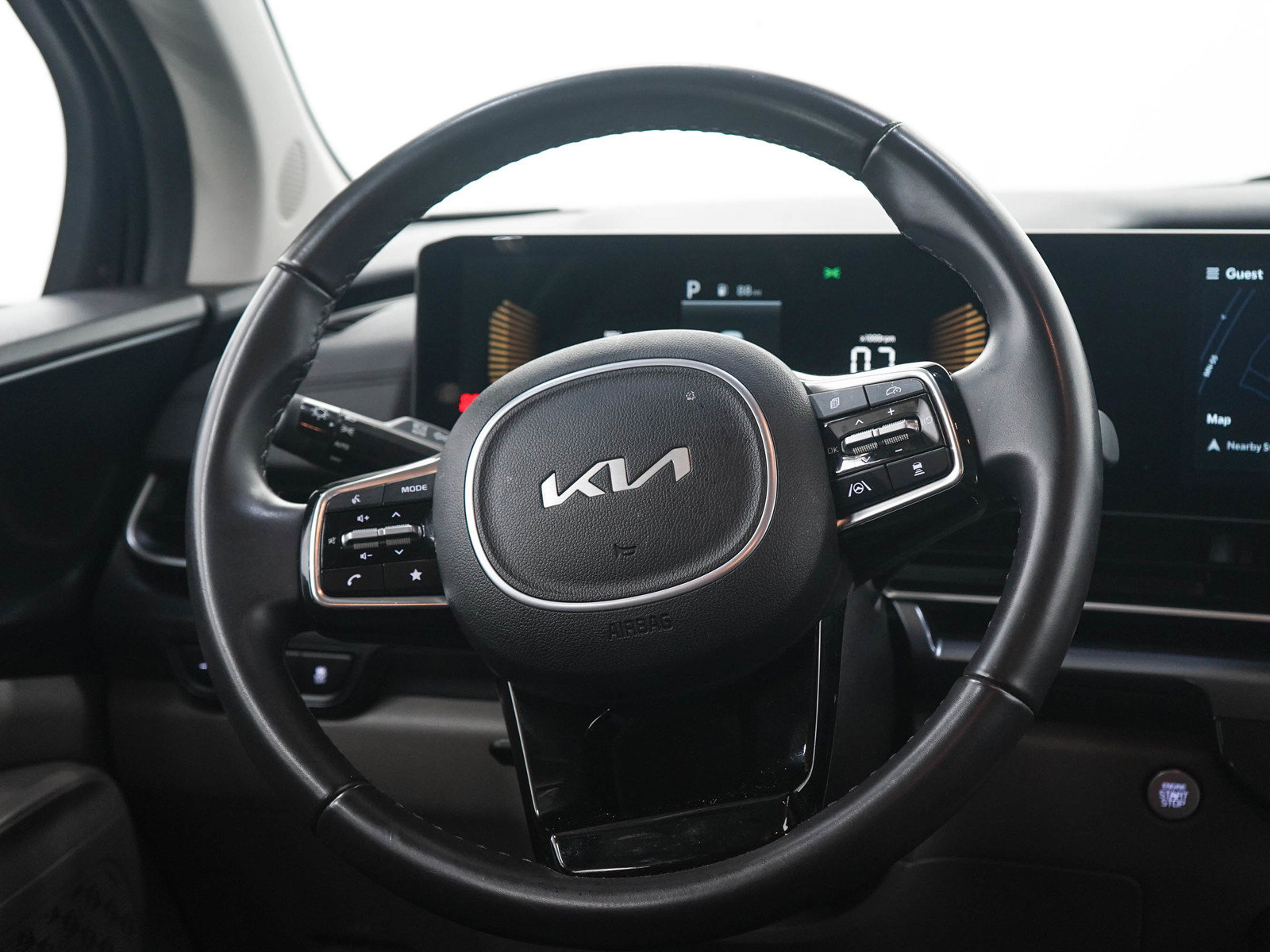 Used 2025 Kia Carnival FWD image 17