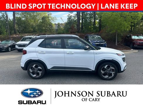 Used 2023 Hyundai Venue Limited w/ Cargo Package FWD image 3
