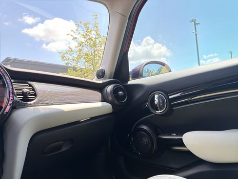 Used 2022 MINI Cooper 4-Door Hardtop FWD image 19