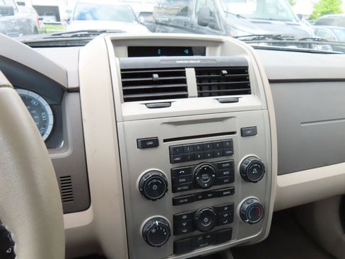 Used 2010 Ford Escape XLT FWD image 16