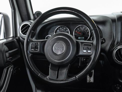 Used 2014 Jeep Wrangler Unlimited Sahara w/ Dual Top Group AWD/4WD image 14