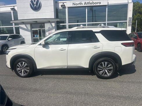 Used 2022 Nissan Pathfinder SL w/ SL Black Package AWD/4WD image 7