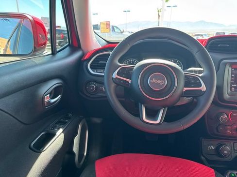 Used 2018 Jeep Renegade Latitude w/ Popular Equipment Group AWD/4WD image 13